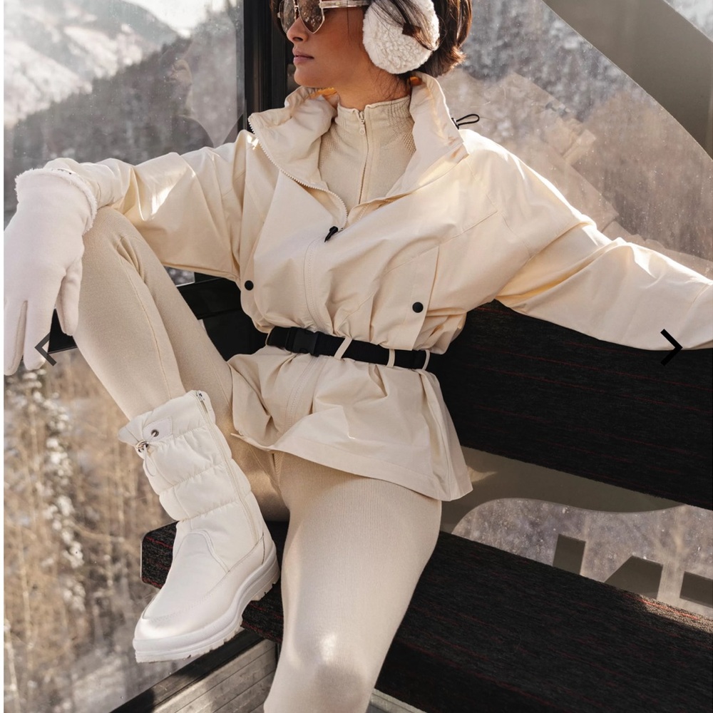 JLUXLABEL Cream Cinch-Waist Ski Jacket